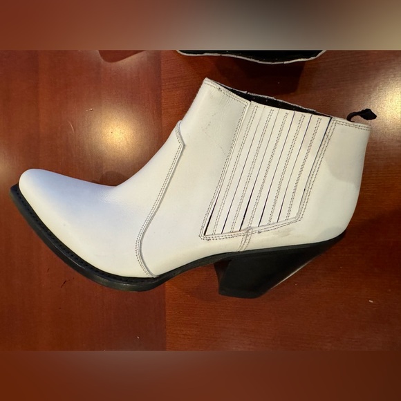 CELINE leather White and Black Ankle boots. Brand new with tags never worn! - Picture 6 of 15